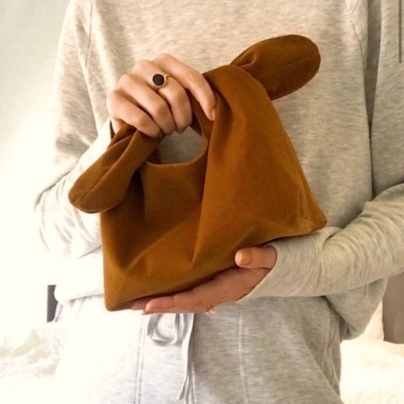 Merit Signature Beauty Bag - Picture 1 of 4